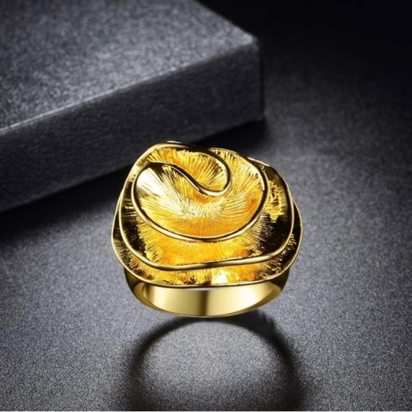 Gold Rose Statement Ring - Picture 4 of 11